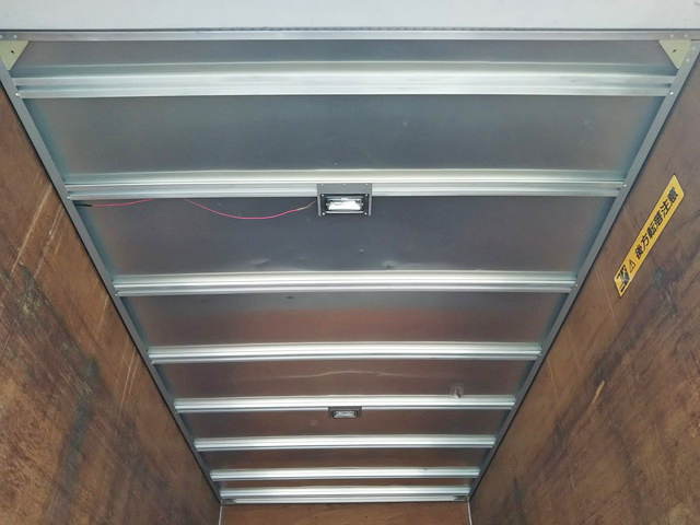 いすゞエルフアルミバン小型（2t・3t）[写真15]