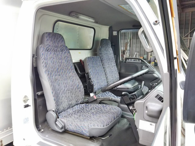 いすゞエルフアルミバン小型（2t・3t）[写真32]