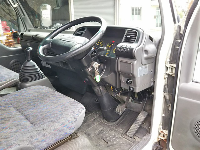 いすゞエルフアルミバン小型（2t・3t）[写真33]