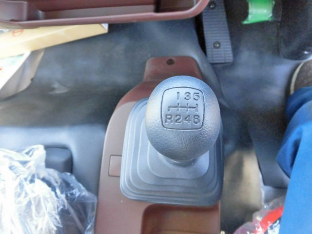 日野レンジャーアームロール中型（4t）[写真28]