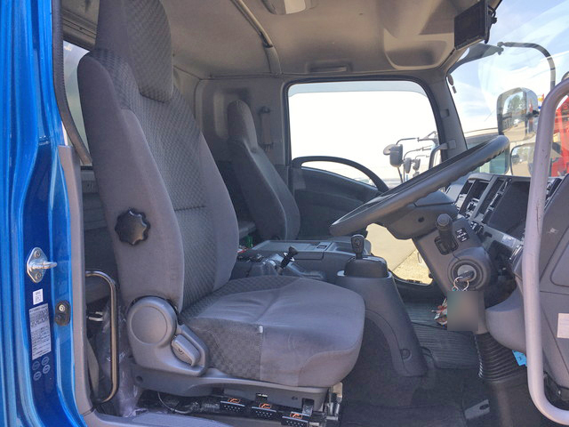 いすゞフォワードアルミバン増トン（6t・8t）[写真31]