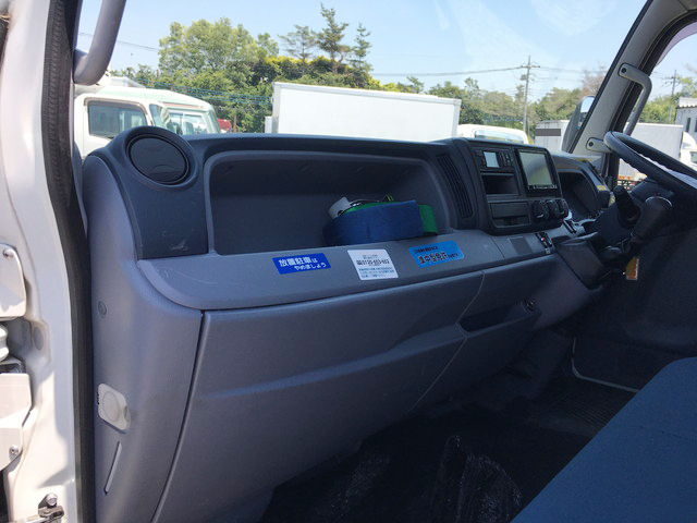 三菱ふそうキャンター冷凍車（冷蔵車）小型（2t・3t）[写真32]