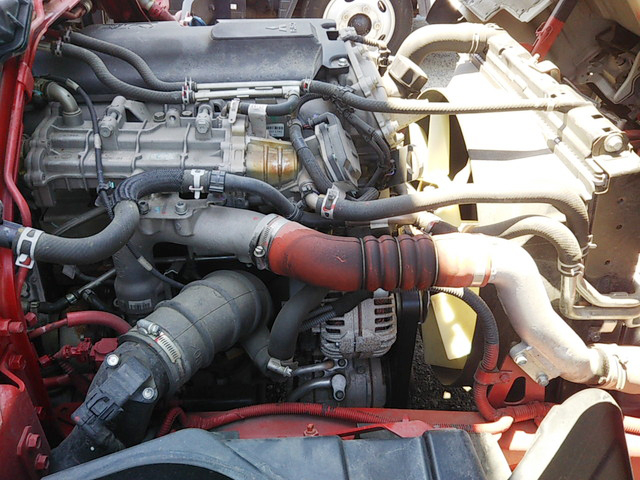 三菱ふそうキャンター冷蔵冷凍ウイング小型（2t・3t）[写真17]