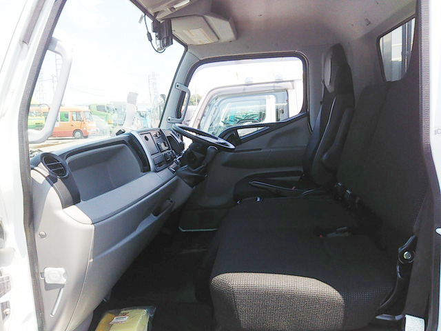三菱ふそうキャンター冷蔵冷凍ウイング小型（2t・3t）[写真21]
