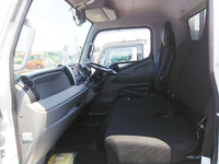 三菱ふそうキャンター冷蔵冷凍ウイング小型（2t・3t）[写真21]