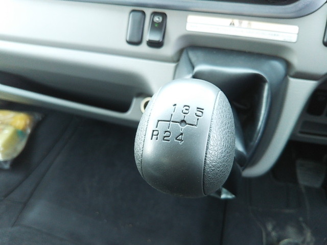 三菱ふそうキャンター冷蔵冷凍ウイング小型（2t・3t）[写真25]