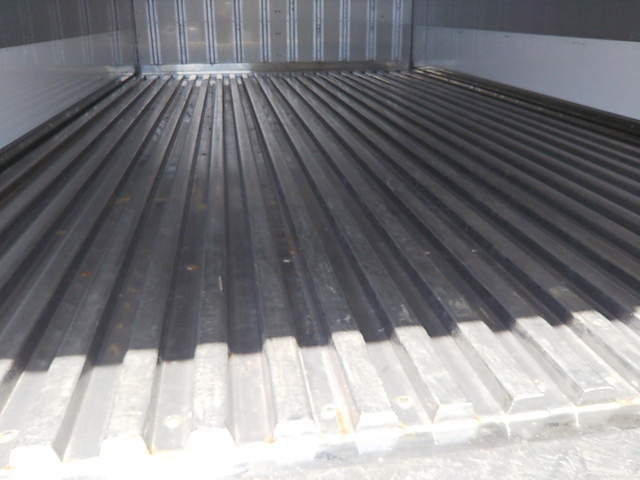 三菱ふそうキャンター冷蔵冷凍ウイング小型（2t・3t）[写真08]