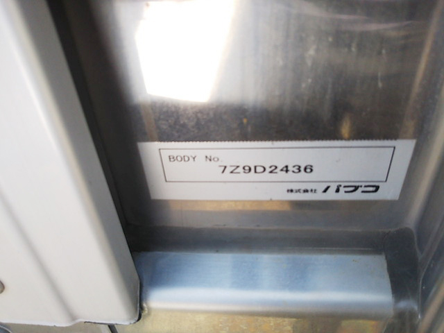 三菱ふそうキャンター冷蔵冷凍ウイング小型（2t・3t）[写真09]