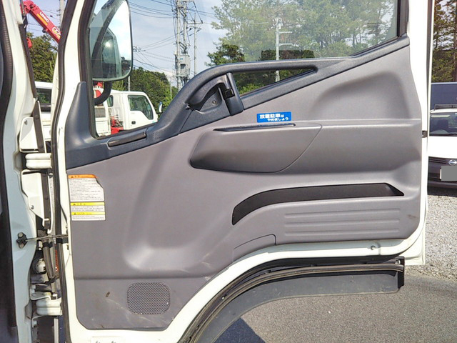 三菱ふそうキャンター平ボディ小型（2t・3t）[写真30]