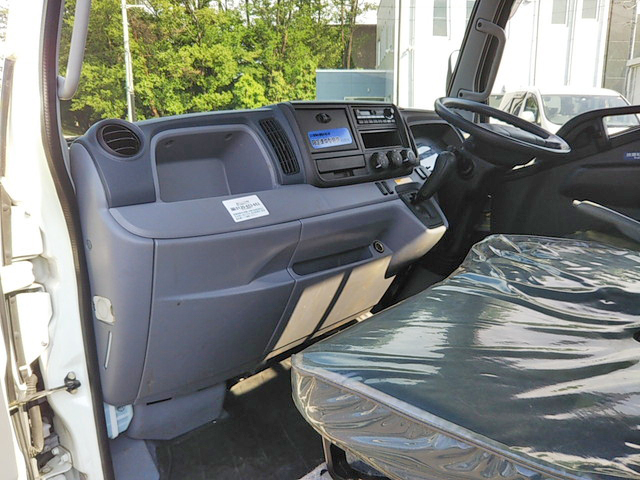 三菱ふそうキャンター平ボディ小型（2t・3t）[写真32]