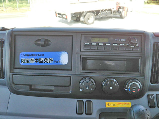 三菱ふそうキャンター平ボディ小型（2t・3t）[写真36]