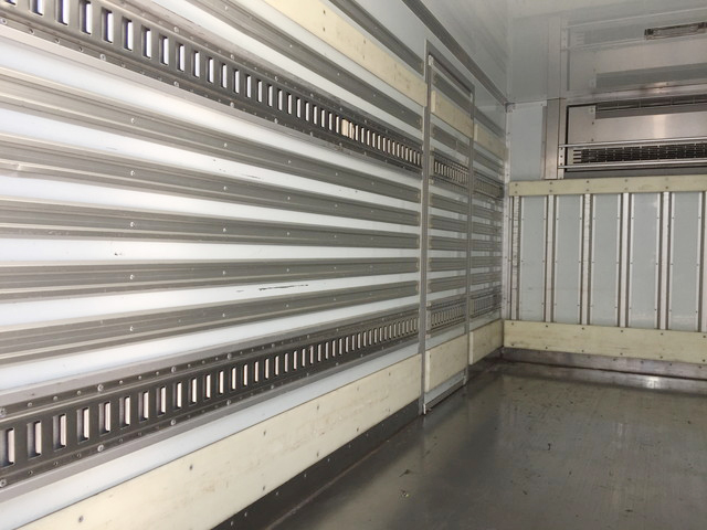 いすゞエルフ冷凍車（冷蔵車）小型（2t・3t）[写真13]