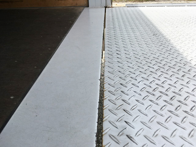 三菱ふそうキャンターアルミバン小型（2t・3t）[写真11]