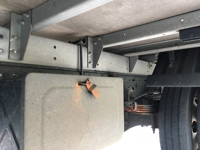 三菱ふそうキャンターアルミバン小型（2t・3t）[写真20]