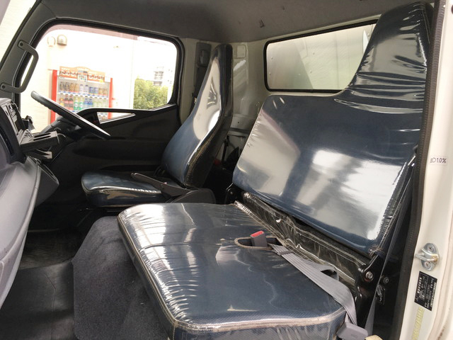 三菱ふそうキャンターアルミバン小型（2t・3t）[写真30]