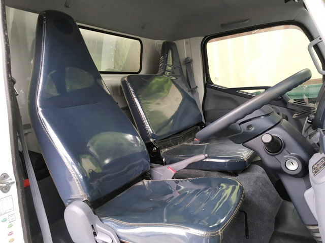 三菱ふそうキャンターアルミバン小型（2t・3t）[写真31]