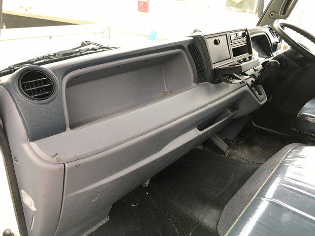 三菱ふそうキャンターアルミバン小型（2t・3t）[写真33]