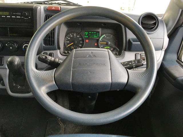 三菱ふそうキャンターアルミバン小型（2t・3t）[写真37]