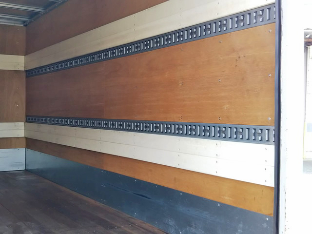 三菱ふそうキャンターアルミバン小型（2t・3t）[写真12]