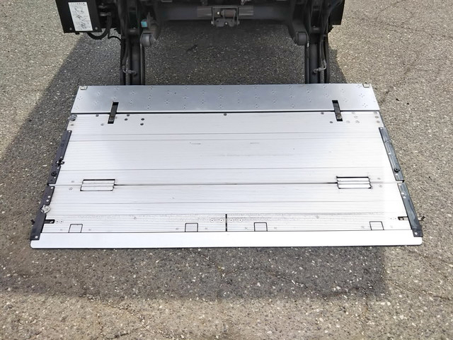 三菱ふそうキャンターアルミバン小型（2t・3t）[写真16]