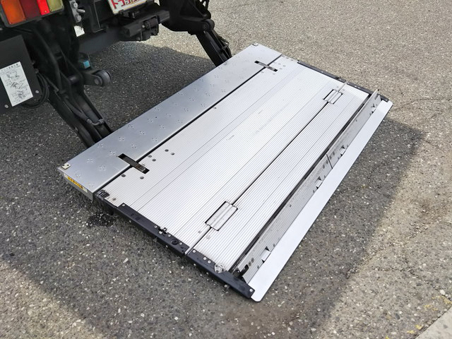 三菱ふそうキャンターアルミバン小型（2t・3t）[写真17]