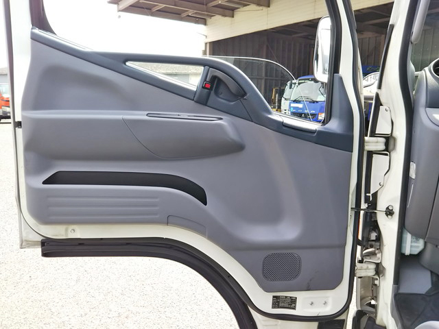三菱ふそうキャンターアルミバン小型（2t・3t）[写真30]