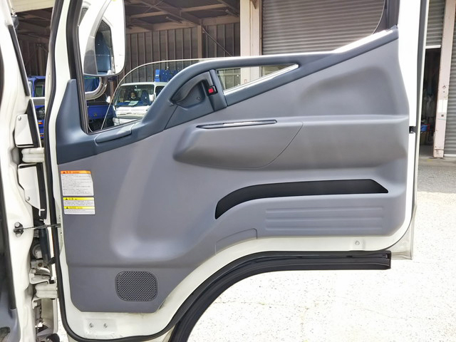 三菱ふそうキャンターアルミバン小型（2t・3t）[写真31]