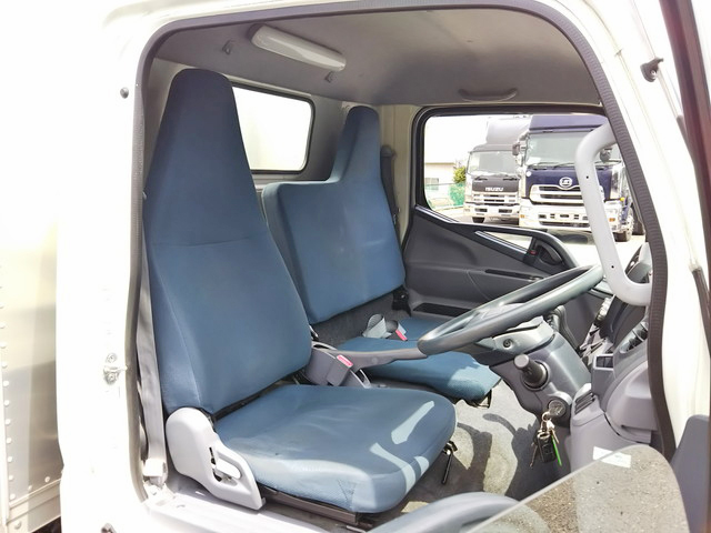 三菱ふそうキャンターアルミバン小型（2t・3t）[写真32]