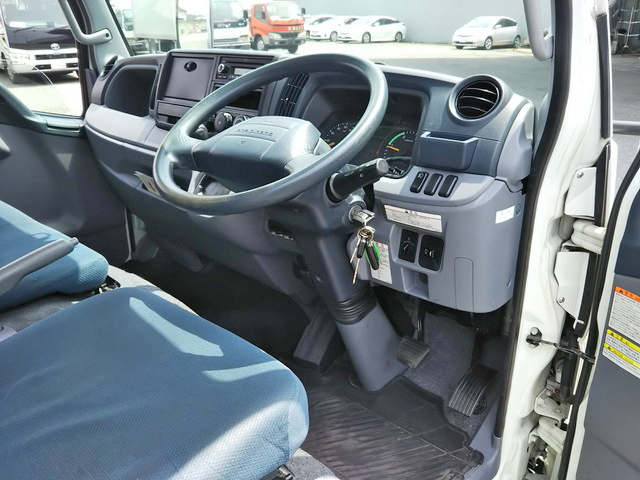 三菱ふそうキャンターアルミバン小型（2t・3t）[写真33]