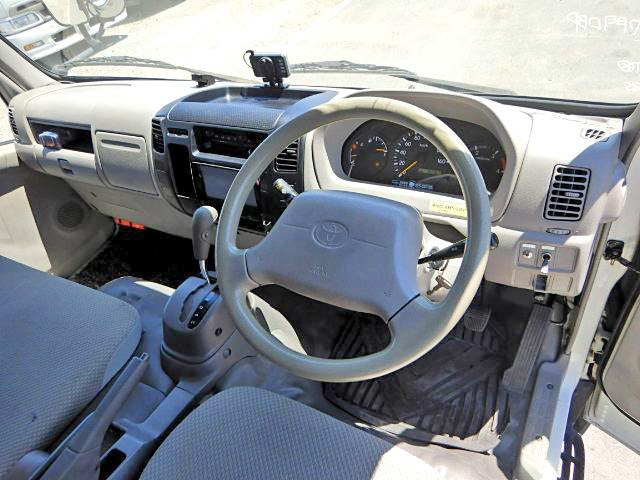 トヨタトヨエース幌ウイング小型（2t・3t）[写真35]