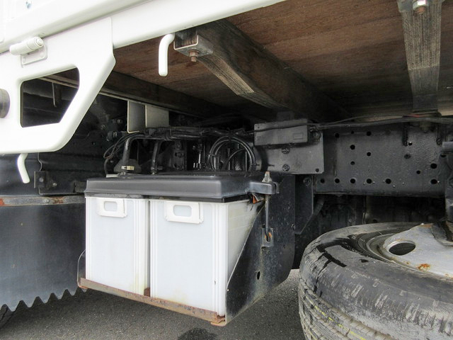 いすゞエルフ平ボディ小型（2t・3t）[写真20]