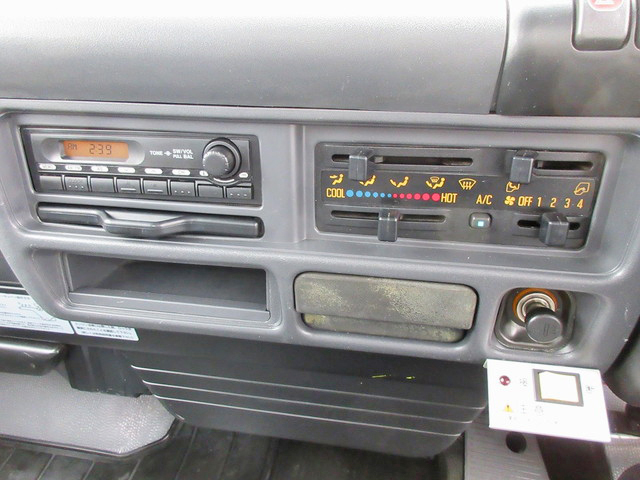 いすゞエルフ平ボディ小型（2t・3t）[写真30]