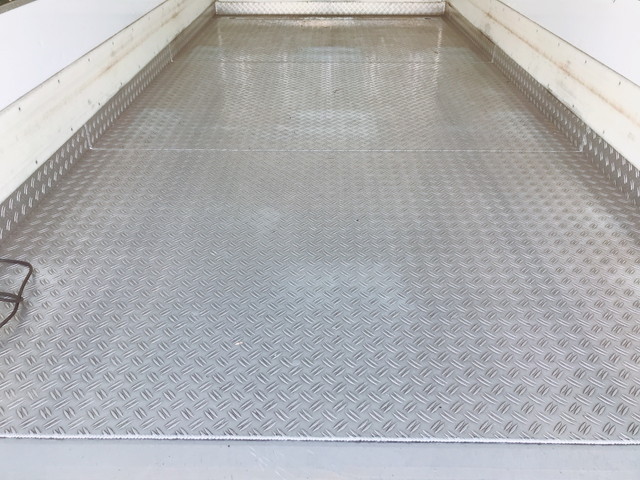 いすゞエルフ冷凍車（冷蔵車）小型（2t・3t）[写真14]