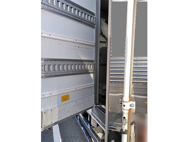 三菱ふそうファイター冷凍車（冷蔵車）中型（4t）[写真05]