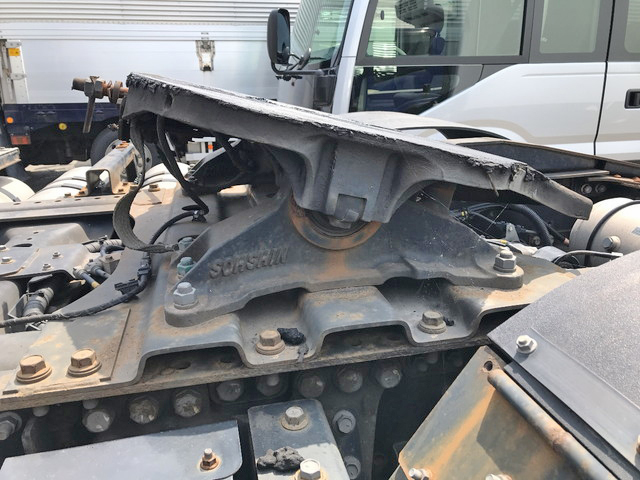 日野プロフィアトレーラーヘッド（トラクターヘッド）大型（10t）[写真14]