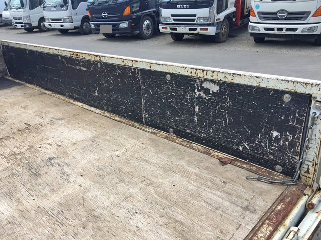 三菱ふそうキャンター平ボディ小型（2t・3t）[写真14]