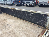 三菱ふそうキャンター平ボディ小型（2t・3t）[写真14]