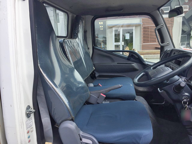 三菱ふそうキャンター平ボディ小型（2t・3t）[写真28]