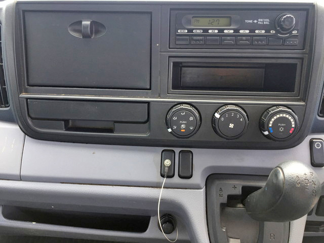 三菱ふそうキャンター平ボディ小型（2t・3t）[写真32]