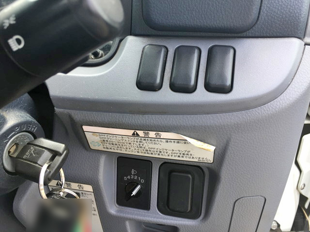 三菱ふそうキャンター平ボディ小型（2t・3t）[写真34]