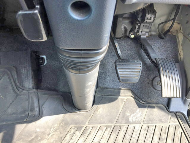 三菱ふそうキャンター平ボディ小型（2t・3t）[写真36]