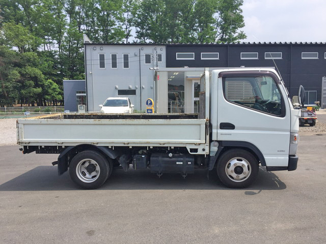 三菱ふそうキャンター平ボディ小型（2t・3t）[写真05]