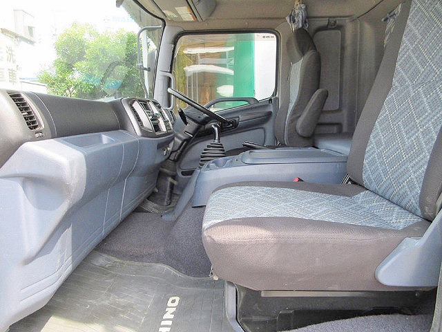 日野レンジャーアルミウイング中型（4t）[写真21]