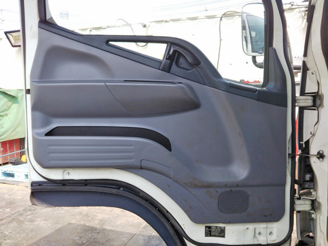 三菱ふそうキャンター平ボディ小型（2t・3t）[写真27]