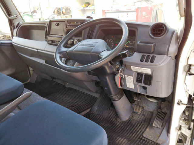 三菱ふそうキャンター平ボディ小型（2t・3t）[写真30]