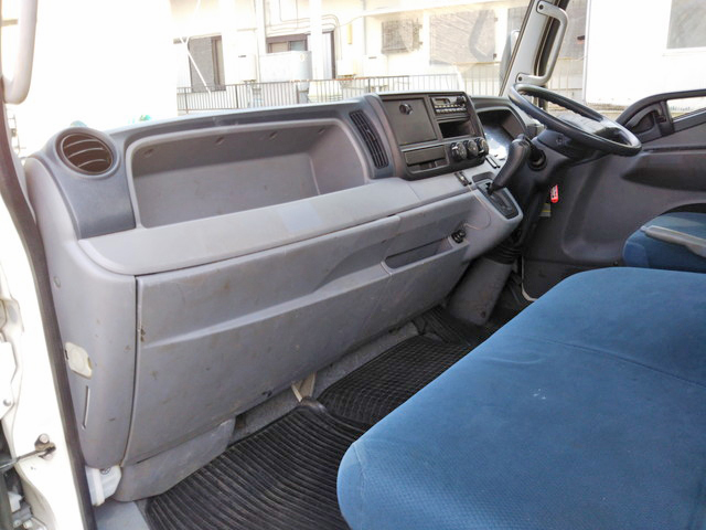 三菱ふそうキャンター平ボディ小型（2t・3t）[写真32]