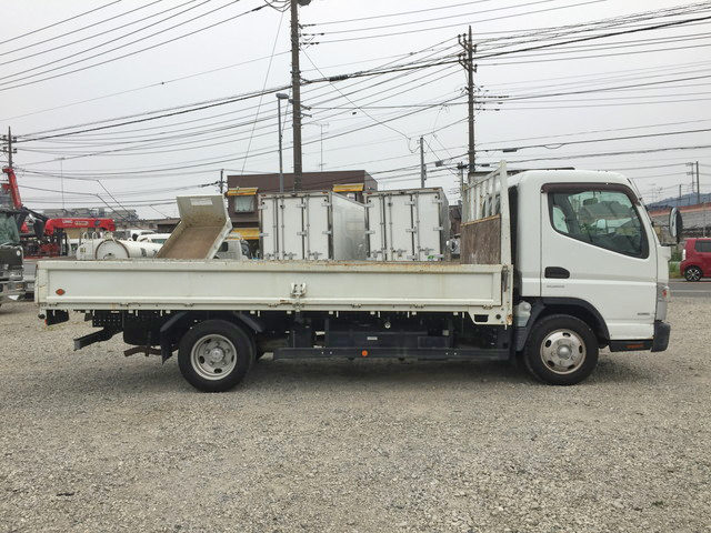 三菱ふそうキャンター平ボディ小型（2t・3t）[写真06]