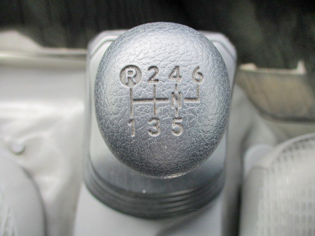 日野デュトロ幌ウイング小型（2t・3t）[写真25]