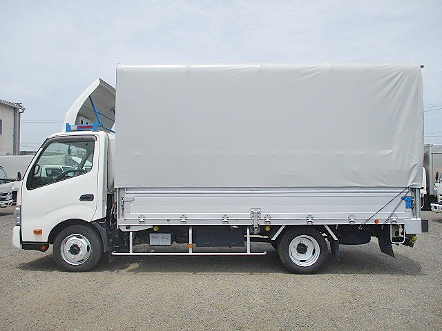 日野デュトロ幌ウイング小型（2t・3t）[写真06]