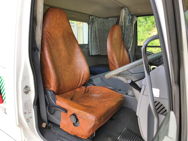 三菱ふそうファイターアルミブロック中型（4t）[写真28]